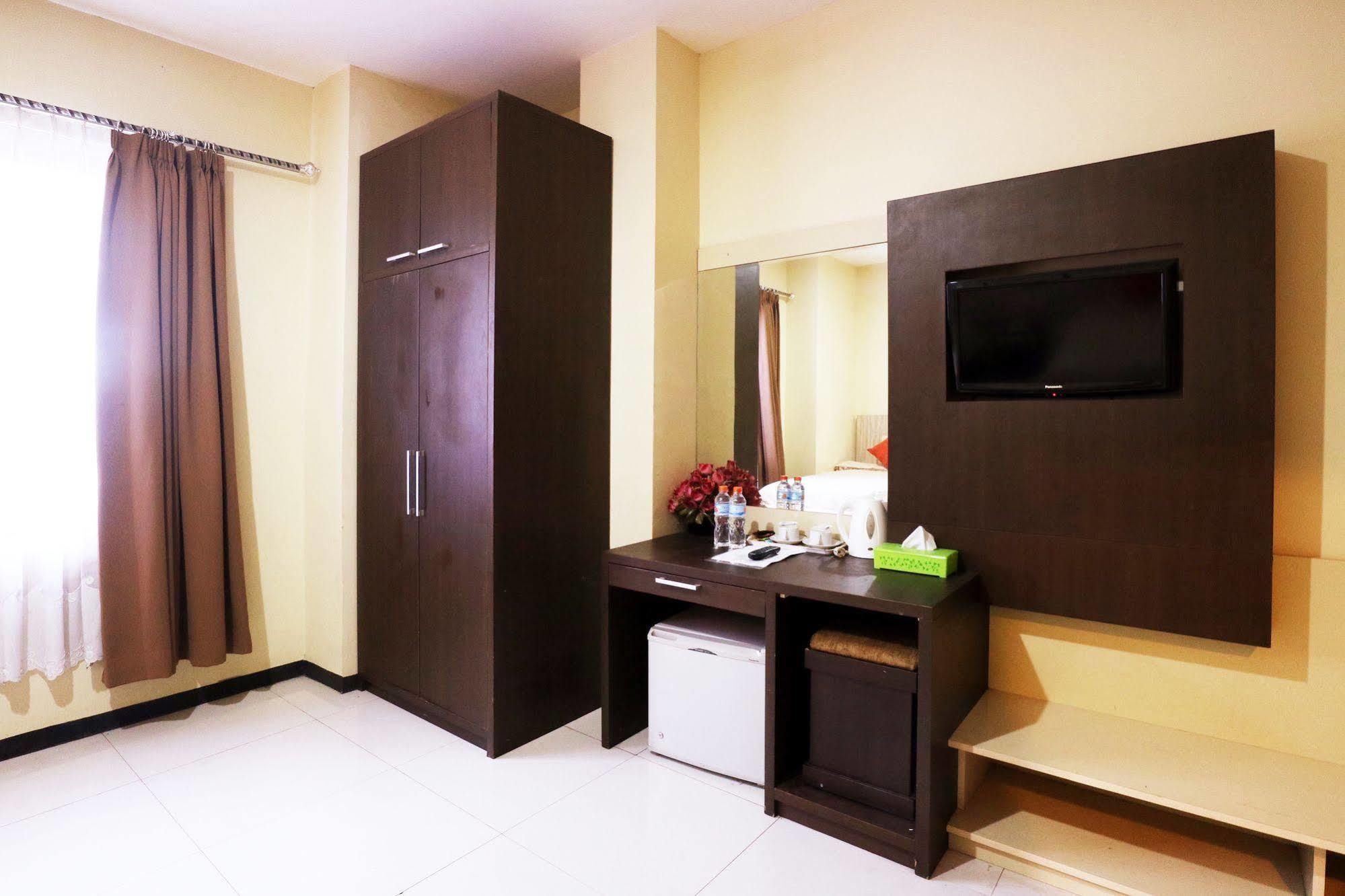 Agraha Andalas Hotel Макасар Екстер'єр фото