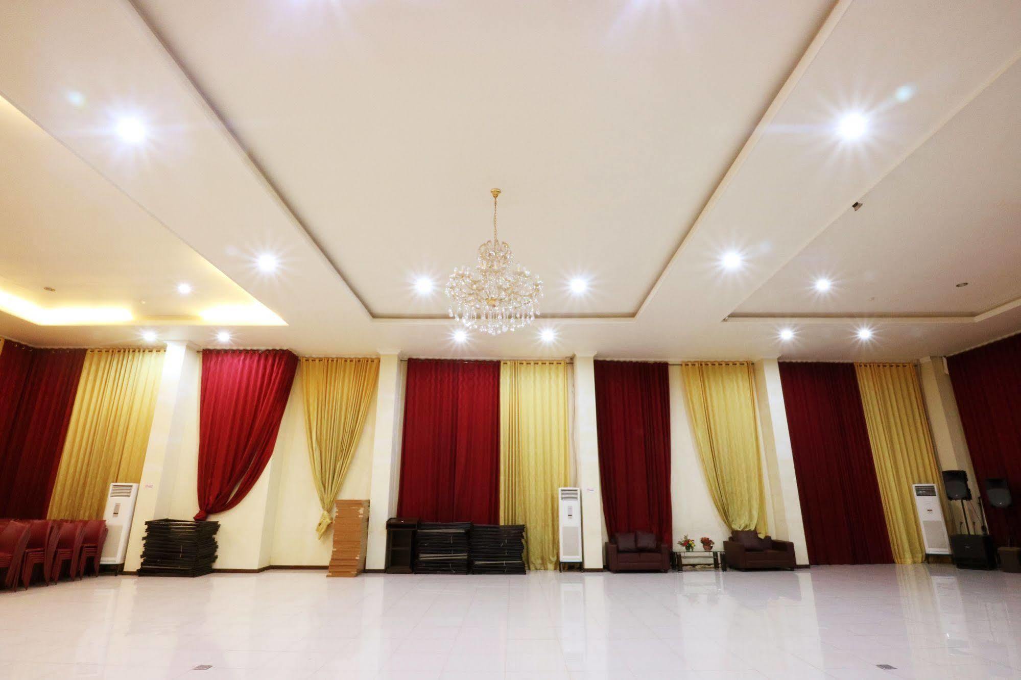Agraha Andalas Hotel Макасар Екстер'єр фото