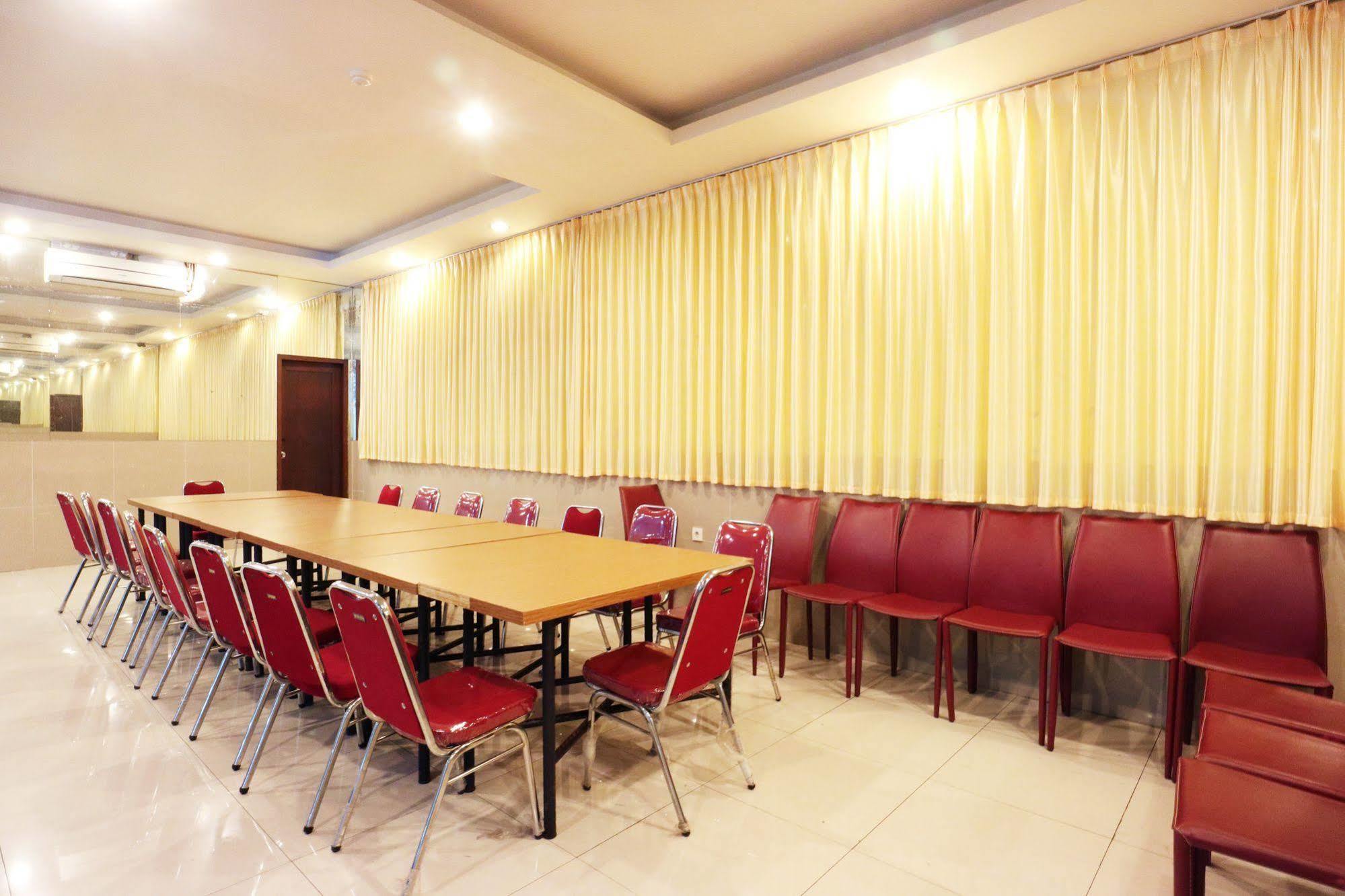 Agraha Andalas Hotel Макасар Екстер'єр фото