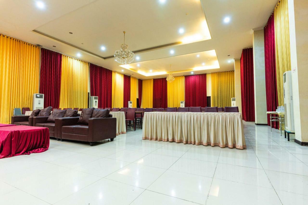 Agraha Andalas Hotel Макасар Екстер'єр фото